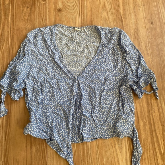 GAP Wrap Around Blouse - Picture 3 of 8